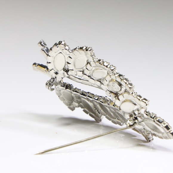 Vintage 1950s Weiss Clear Rhinestones Leaf shape Brooch - Picture 5 of 7